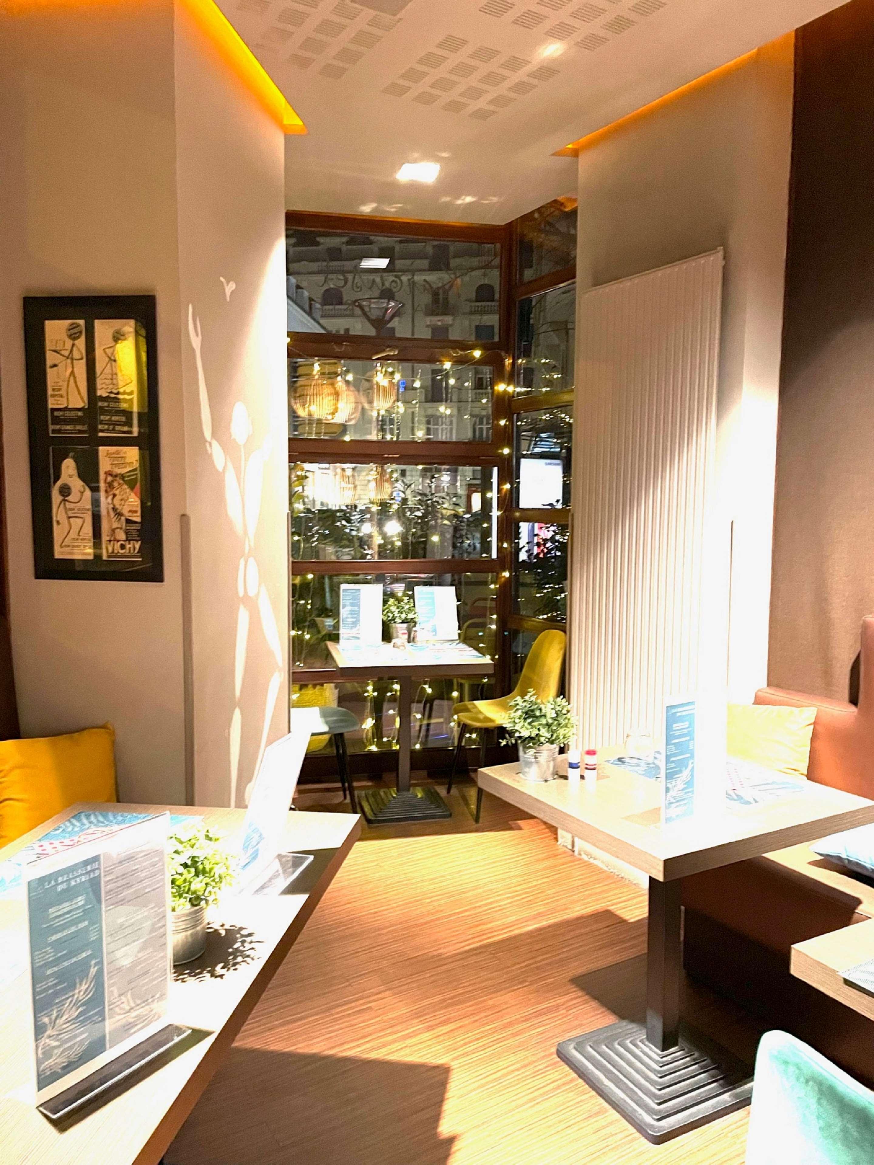 Kyriad Restaurant Centre Spa Vichy Exterior foto